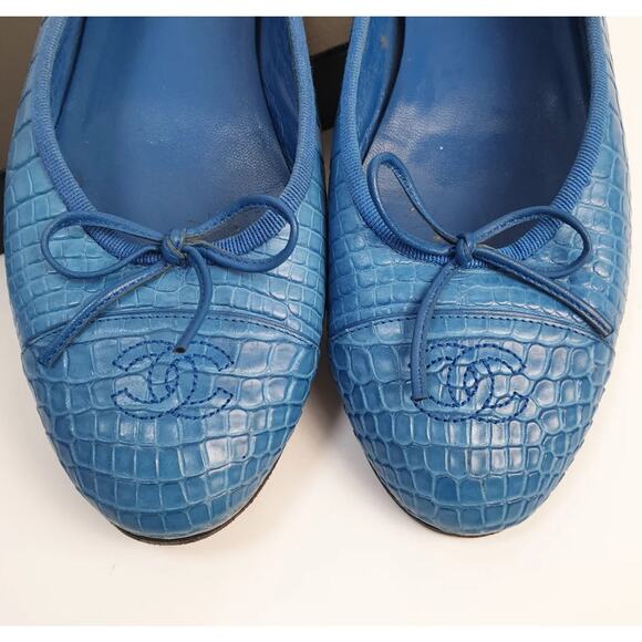 CHANEL Blue Alligator CC Ballerina Flats  Sz. 40.5 - Picture 2 of 11